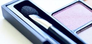 صورة: الهايلايتر و أنواع الهايلايتر و طريقة وضع الهايلايتر على الوجه