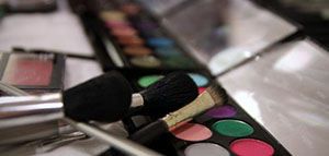 صورة: المكياج و تحضير البشرة قبل المكياج و طريقة وضع المكياج خطوة بخطوة