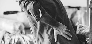 صورة: أسباب ألم أسفل الظهر المستمر و علاج ألم أسفل الظهر المستمر