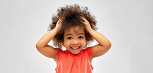 صورة: وصفات طبيعية لتكثيف شعر الأطفال و منتجات لتكثيف شعر الأطفال