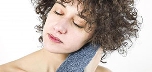 صورة: طريقة غسل الشعر بماء الأرز و طريقة استخدام ماء الأرز المسلوق والزيوت الأساسية