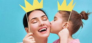 صورة: شرح فضل ومكانة الأم للأطفال