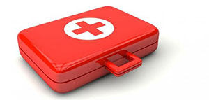 صورة: مكونات حقيبة الإسعافات الأولية و الإجراءات الدورية