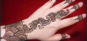 صورة: الحنة و طرق إزالة الحنة عن اليد