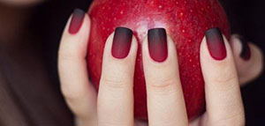 صورة: طلاء الأظافر و طريقة طلاء الأظافر و دلالة لون طلاء الأظافر