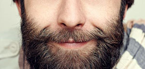 صورة: طرق تنعيم شعر الذقن و فوائد الذقن للرجال
