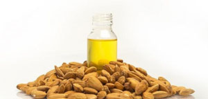 صورة: زيت جوز الهند و زيت اللوز و زيت فيتامين ه