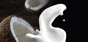 صورة: الحنة وحليب جوز الهند و القرفة والعسل والحليب