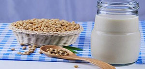 صورة: هل حليب الصويا مفيد للنساء فعلا و هل توجد فوائد أخرى لحليب الصويا