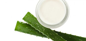 صورة: اتباع نظام غذائي صحي و استعمال ماسك الألوفيرا