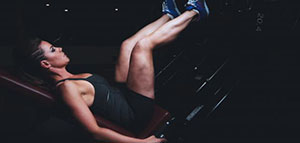 صورة: اتباع نظام غذائي متوازن و ممارسة التمارين الرياضية