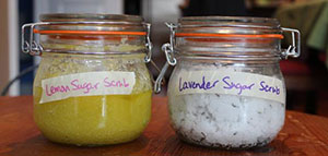 صورة: التقشير و المكياج و الليمون والسكر