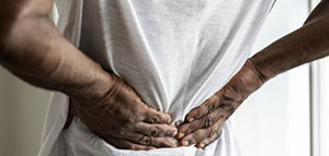 صورة: أعراض التهاب فقرات العمود الفقري و دواعي مراجعة الطبيب