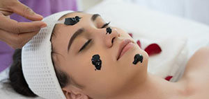 صورة: الموز والسكر و ماسك بياض البيض و ماسك الرمان والليمون