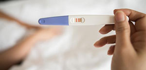 صورة: فحص الدم و فحص البول