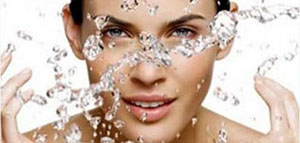 صورة: الرؤوس السوداء و غسول طبيعي لإزالة الرؤوس السوداء