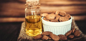 صورة: الحليب وزيت جوز الهند و زيت اللوز و الزعفران