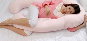 صورة: ما هي أفضل طريقة لنوم الحامل و ما هي وضعيات النوم التي يجب أن أتجنبها أثناء