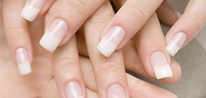 صورة: تركيب الأظافر و كيفية إزالة أظافر التركيب