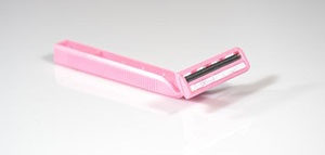 صورة: ماكينة الحلاقة و ملقط الشعر و السكر والليمون