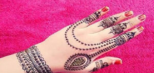 صورة: الحنة و فوائد الحنة للأظافر و طرق إزالة الحنة عن الأظافر