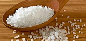 صورة: العناية بالقدمين و فوائد وضع القدمين في ماء وملح