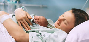 صورة: أعراض ما بعد الولادة القيصرية و أعراض تستدعي مراجعة الطبيب