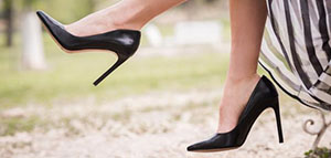 صورة: مضار الكعب العالي و فوائد الكعب العالي