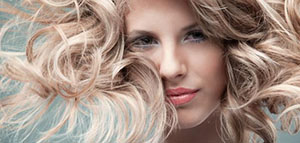 صورة: صبغات الشعر و ألوان الشعر التي تفتح لون البشرة