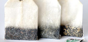 صورة: أكياس الشاي و زيت جوز الهند و زيت الجوجوبا