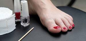 صورة: طريقة عمل البديكير في المنزل و أدوات البدكير والمنكير