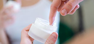 صورة: فوائد الفازلين للشعر و فوائد الفازلين للبشرة