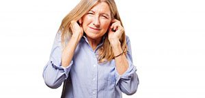 صورة: علاج السبب الطبي الكامن و خفت صوت الطنين